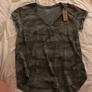 Camo-print American Eagle Outfitters t-shirt